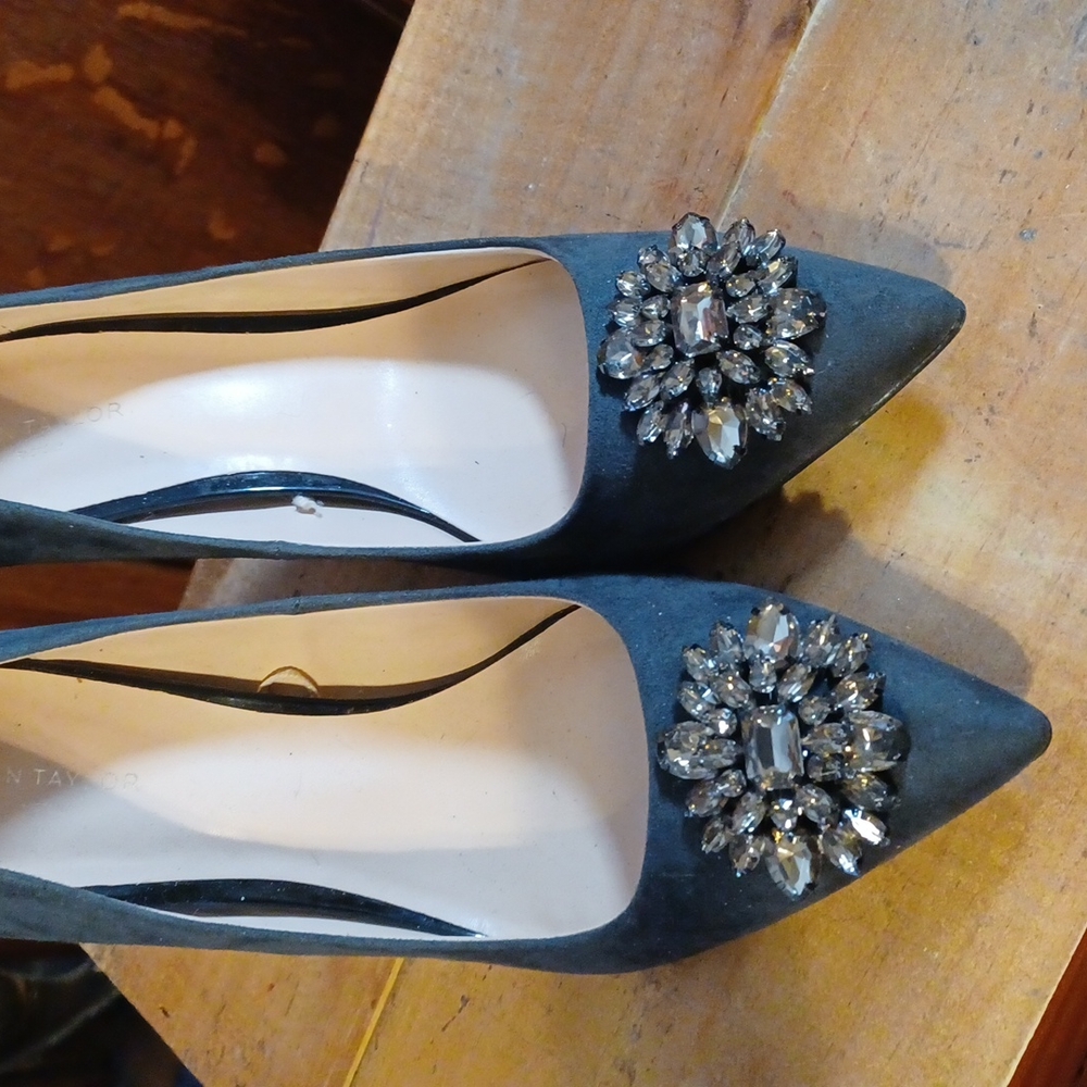AnnTaylor Gray Heels w/Rhinestone Pendants Sz 7.5